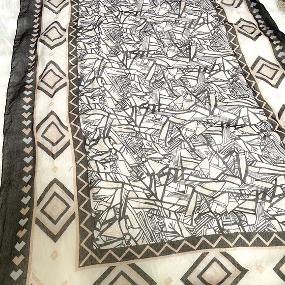 Loft Abstract Gauzy Scarf 🧣 Black and Peach - Picture 5 of 10